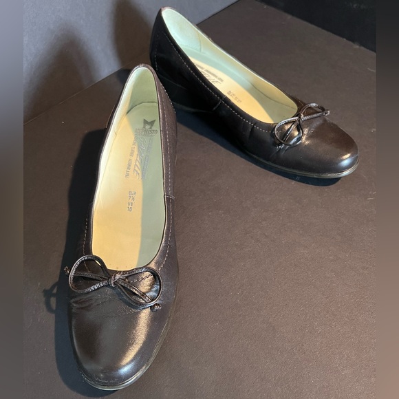 Mephisto Air-Relax Brown Leather Wedge Heels - Picture 2 of 8